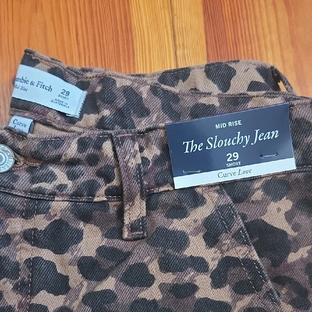 NWT Abercrombie & Fitch Brown Leopard Print Slouchy Jeans - Picture 2 of 6